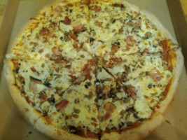 Julius Pizza food