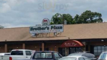 Brother's Pizza outside