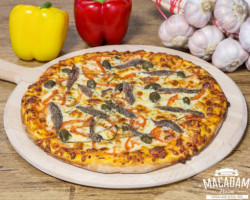 Macadam Pizza food