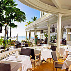 Veranda Moana Surfrider food