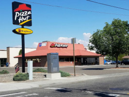 Pizza Hut outside