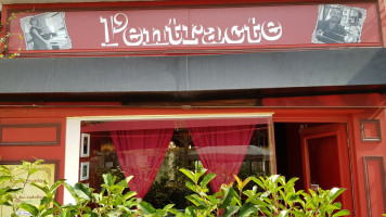 L'Entracte inside