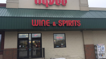 Hy-vee Wine Spirits outside