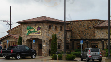 Olive Garden Mchenry outside