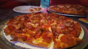 Classics Pizza food