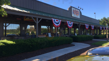 Cracker Barrel outside