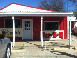 Smitty's -b-q outside