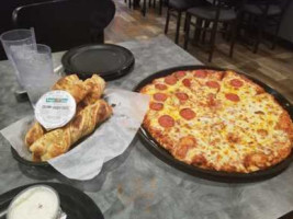 Round Table Pizza food