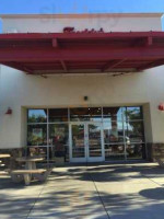 Freddy's Frozen Custard Steakburgers outside