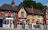 The Hatch Public House outside