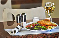 Zeina's Café - Comfort Inn and Suites Burwood food