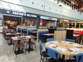 Foster's Hollywood Mataro Parc inside