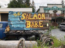 Exit Glacier Salmon Bake outside