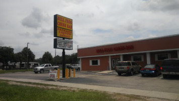 Bullfrog Creek And Liquors outside