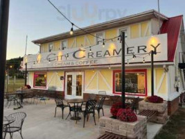 Cave City Creamery inside