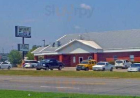 Larry's Real Pit -b-q outside