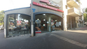 Pizza Hut Arlozorov outside