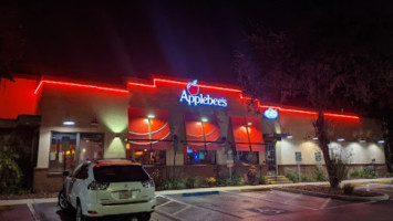 Applebee's Grill outside