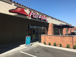 Pizza Hut outside