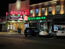 Dwyers Irish Pub outside