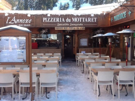 Pizzeria Du Mottaret inside