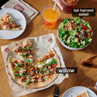 Mod Pizza food