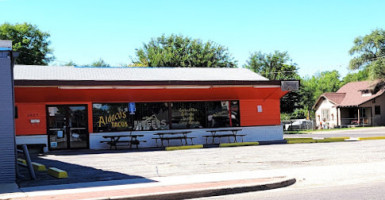 Aldaco's Tacos outside