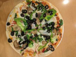 Singas Famous Pizza food