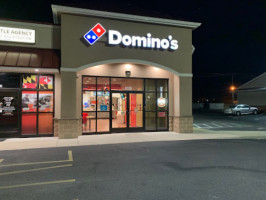 Domino's Pizza outside