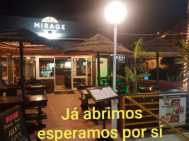 Mirage E Pizzaria inside