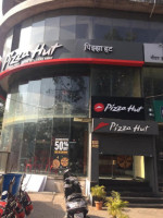 Pizza Hut outside