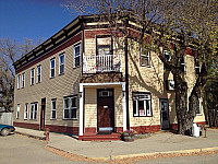 Roadside Inn Salon And Tavern outside