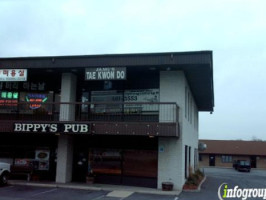 Bippy's Pub outside