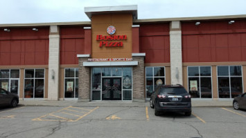 Boston Pizza outside