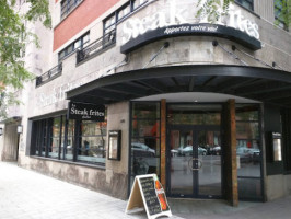 Steak Frites St-paul outside