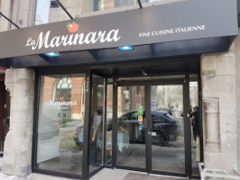 La Marinara outside