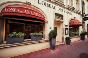 Loiseau des Vignes outside