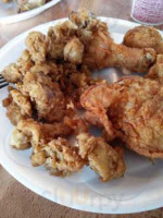 Lee's Famous Recipe Chicken food