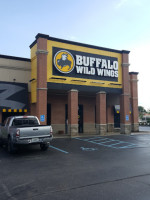 Buffalo Wild Wings outside