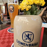 Löwenbräu food