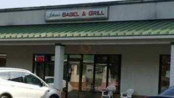 Johan's Bagel Grill outside