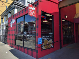 Smoke's Poutinerie outside