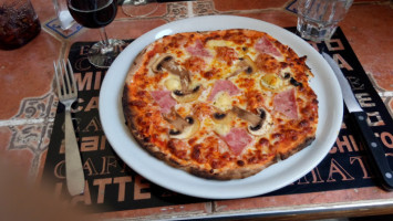 Pizzeria La Stazione food