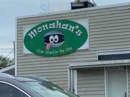 Monahan's Clam Shack By The Sea outside