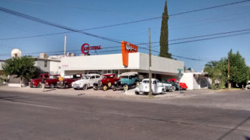 Cafeteria Chelinos outside