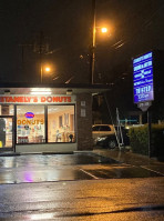 Stanely Donuts outside