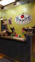 Toppins Frozen Yogurt outside