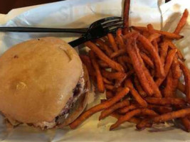 Dalie's Smokehouse food