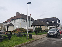 Newnham Court Inn outside