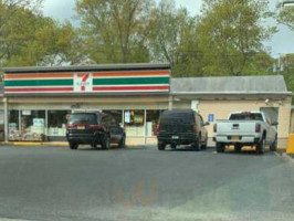 7-eleven outside